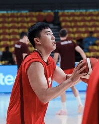 半岛体育入口-王俊杰拿到18分14篮板，其中11个前场板、正负值+16全场最高